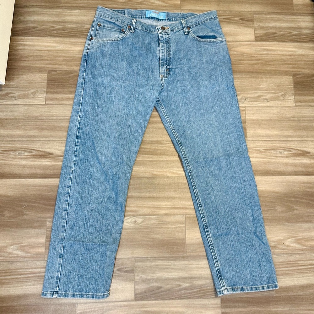 Wrangler Wicking Light Wash Denim 75% Cotton, Size 38 x 29 Jeans